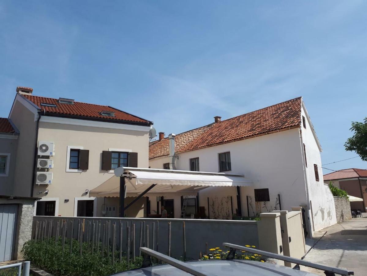Apartments Mihael Nin Εξωτερικό φωτογραφία