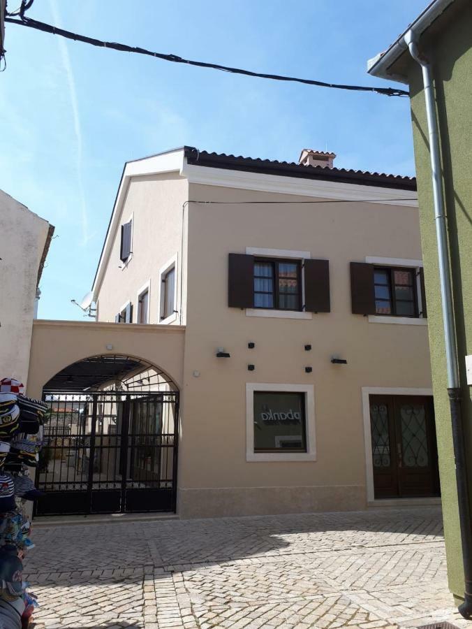 Apartments Mihael Nin Εξωτερικό φωτογραφία